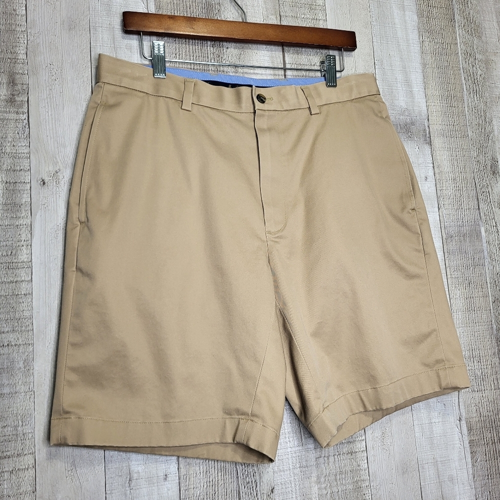 Brooks Brothers Lightweight Advantace Chino Tan Flat Front Shorts. Size 33